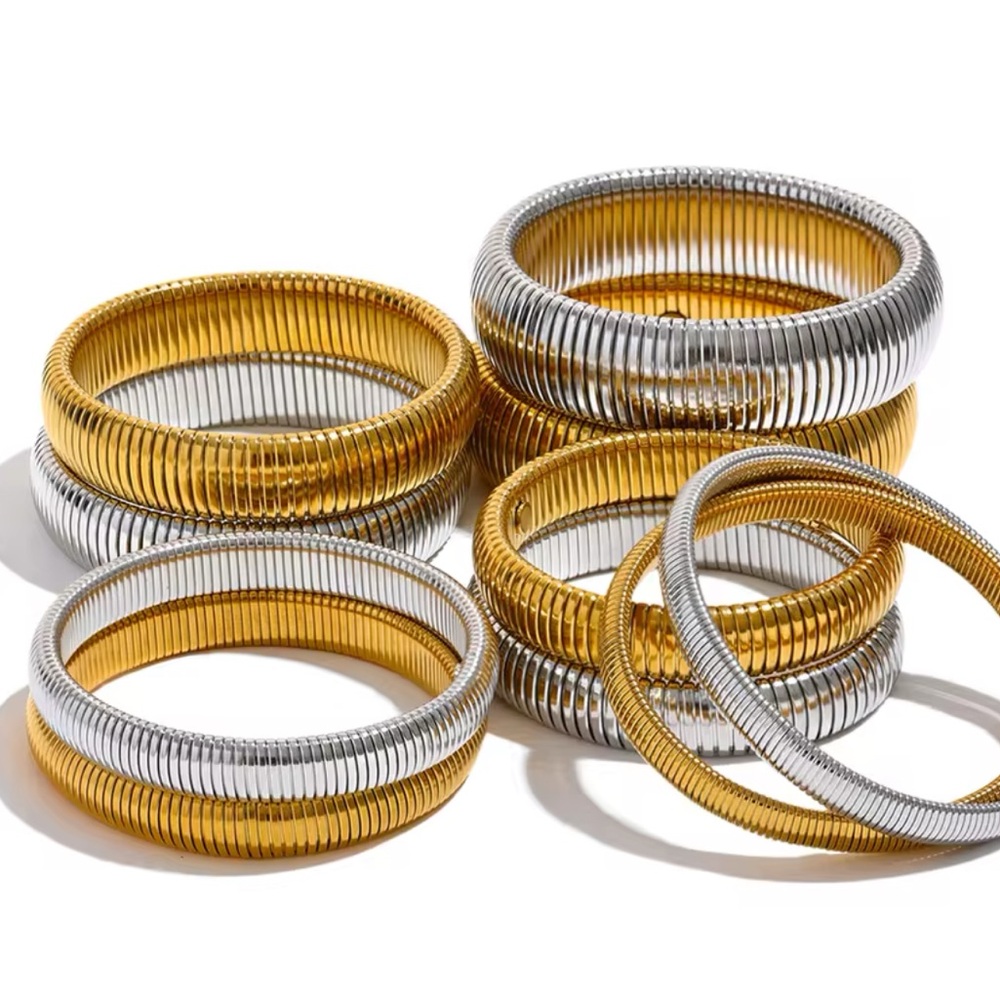 ◾️18K Gold Plated Flexible Ribbed Designed Bracelet